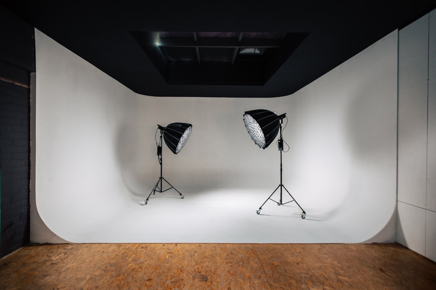 De witte cyclorama van Studio Dwars in Antwerpen